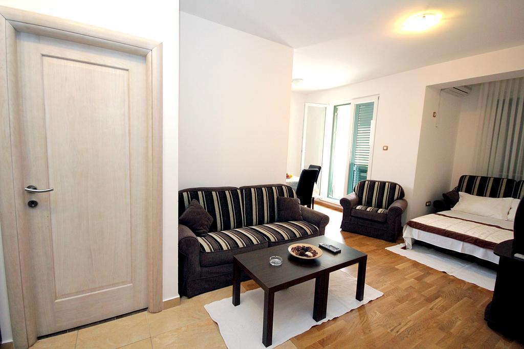 Apartments Draskovic Mirista Petrovac Exterior photo